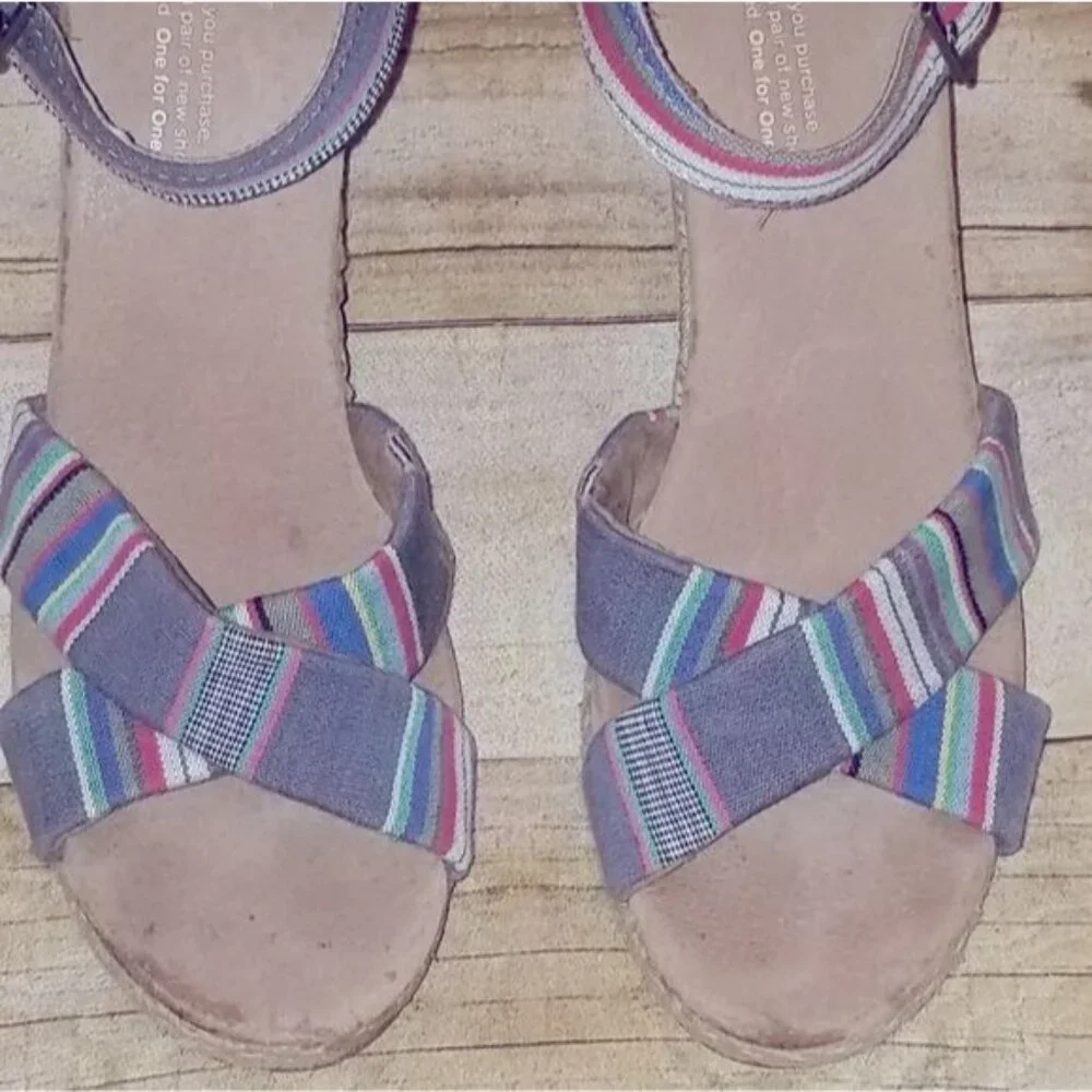 Tom's Espadrille Stripped‎ Wedge size 8